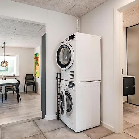 Feriehus 4 Bedroom Lovely In Vaeggerlose