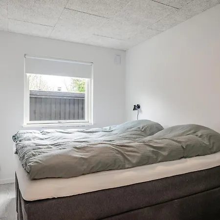 Feriehus 4 Bedroom Lovely In Vaeggerlose *