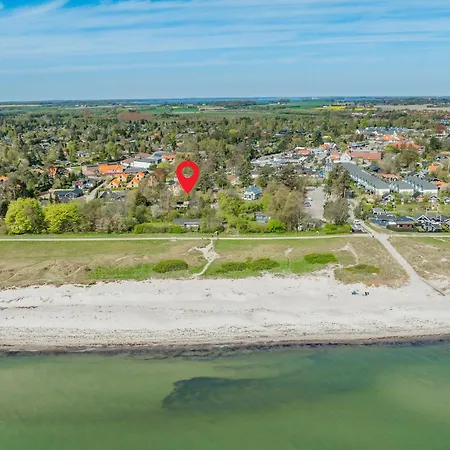 Feriehus 4 Bedroom Lovely In Vaeggerlose