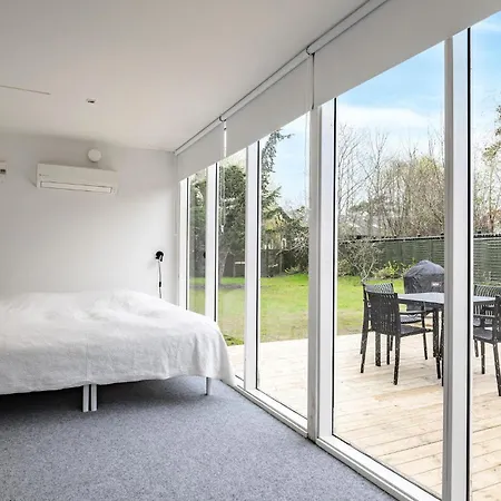 4 Bedroom Lovely In Vaeggerlose Casa de Férias *