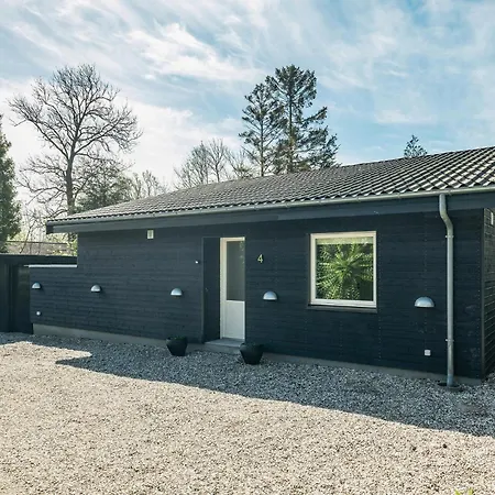 Feriehus 4 Bedroom Lovely In Vaeggerlose